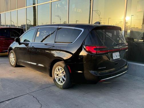 2025 Chrysler Pacifica L