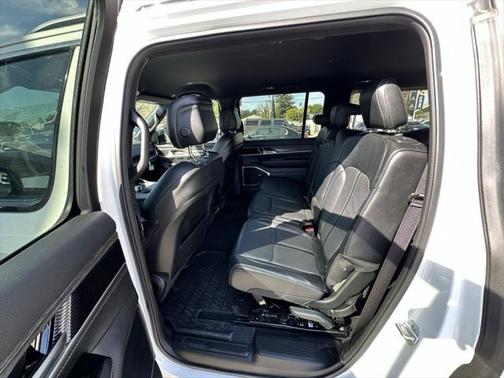 2024 Jeep Wagoneer Series II 4x2