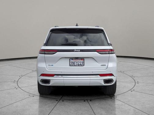 2022 Jeep Grand Cherokee 4xe Overland