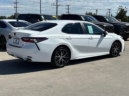 2022 Toyota Camry SE