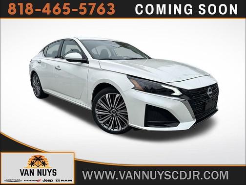 Pearl White Tricoat 2025 Nissan Altima 2.5 SL