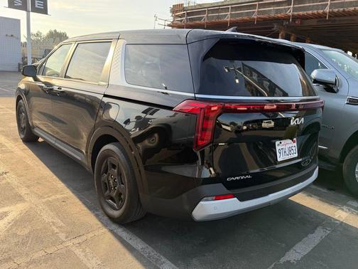 2025 Kia Carnival LXS