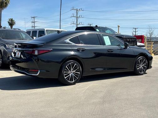 2024 Lexus ES 300h Base