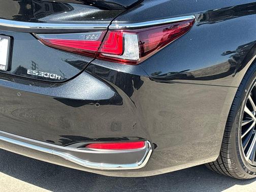 2024 Lexus ES 300h Base