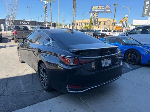 2024 Lexus ES 300h Base