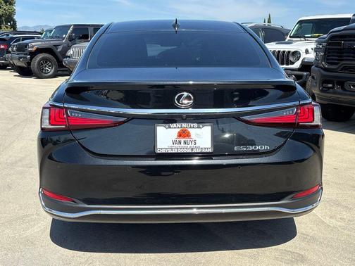 2024 Lexus ES 300h Base