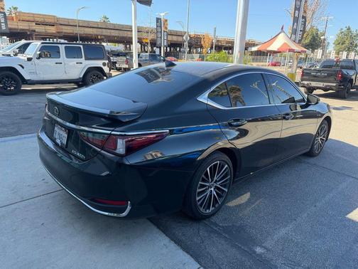 2024 Lexus ES 300h Base