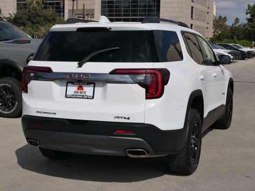 2023 GMC Acadia AWD AT4