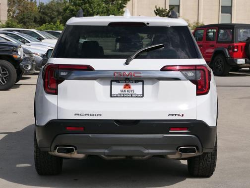 2023 GMC Acadia AWD AT4