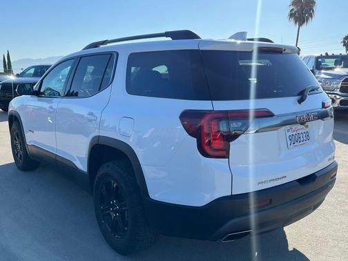 2023 GMC Acadia AWD AT4