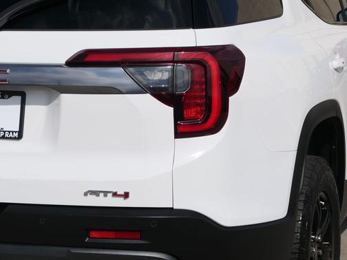2023 GMC Acadia AWD AT4