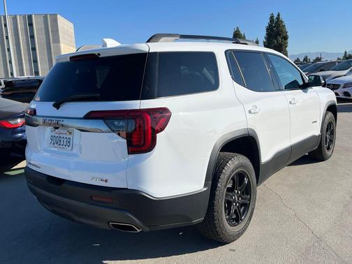 2023 GMC Acadia AWD AT4