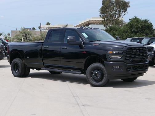 Diamond Black Crystal Pearlcoat 2026 RAM 3500 Tradesman Crew Cab 4x4 8' Box