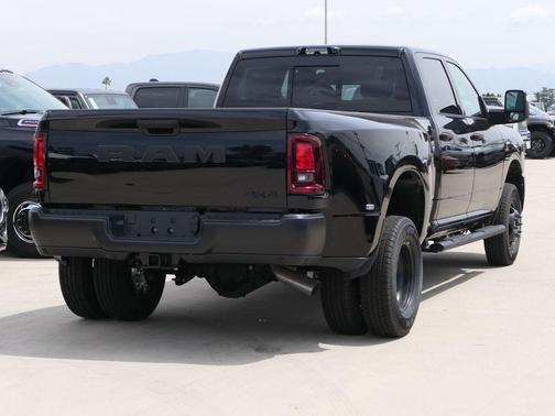 Diamond Black Crystal Pearlcoat 2026 RAM 3500 Tradesman Crew Cab 4x4 8' Box