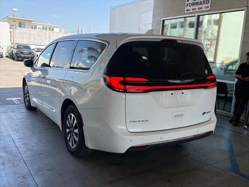 2022 Chrysler Pacifica Hybrid Touring L