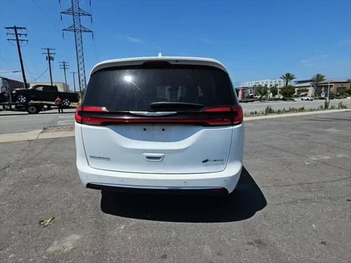 2022 Chrysler Pacifica Hybrid Touring L