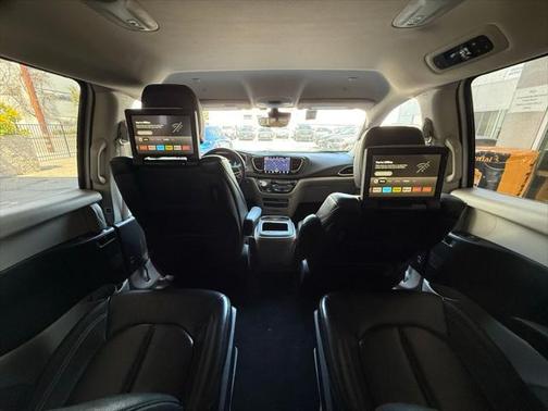 2022 Chrysler Pacifica Hybrid Touring L