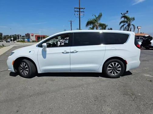 2022 Chrysler Pacifica Hybrid Touring L