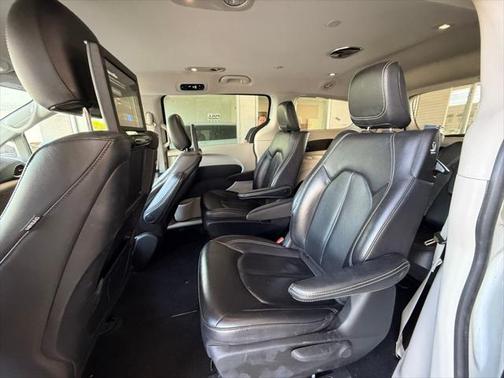 2022 Chrysler Pacifica Hybrid Touring L