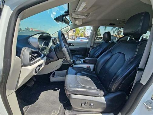 2022 Chrysler Pacifica Hybrid Touring L
