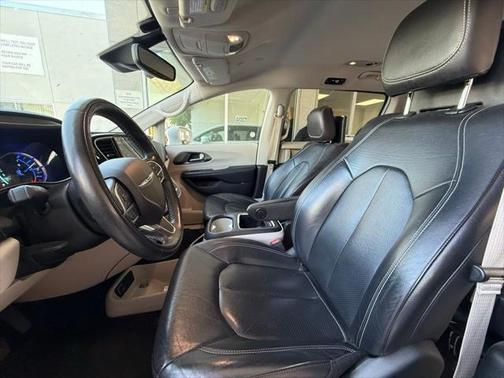 2022 Chrysler Pacifica Hybrid Touring L