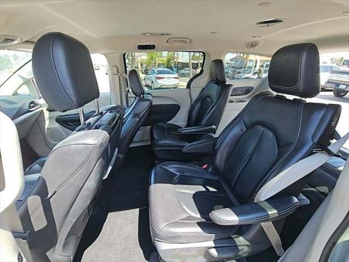 2022 Chrysler Pacifica Hybrid Touring L