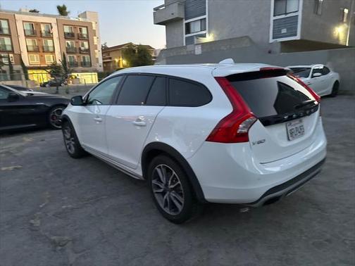 2018 Volvo V60 Cross Country T5