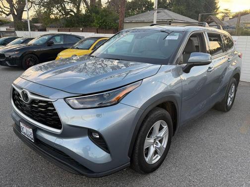 2022 Toyota Highlander LE