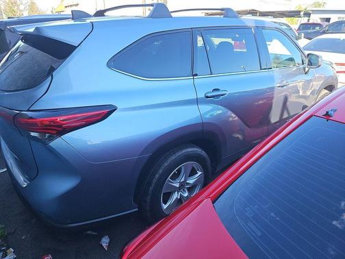 2022 Toyota Highlander LE