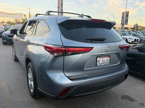 2022 Toyota Highlander LE