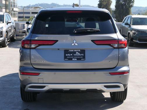 Gray 2024 Mitsubishi Outlander SE 2.5 S-AWC
