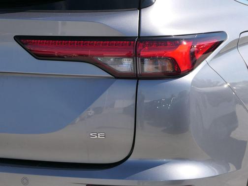 Gray 2024 Mitsubishi Outlander SE 2.5 S-AWC