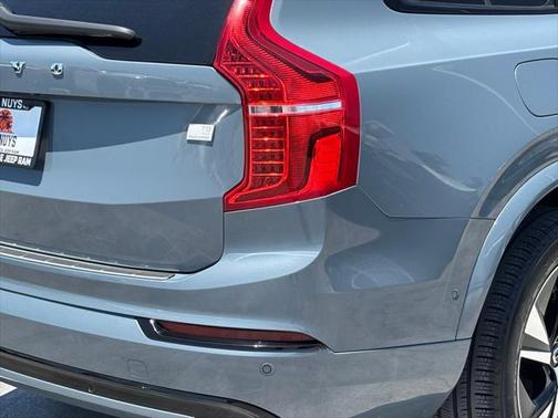 2023 Volvo XC90 Recharge Plug-In Hybrid T8 Plus Dark Theme 7-Seater