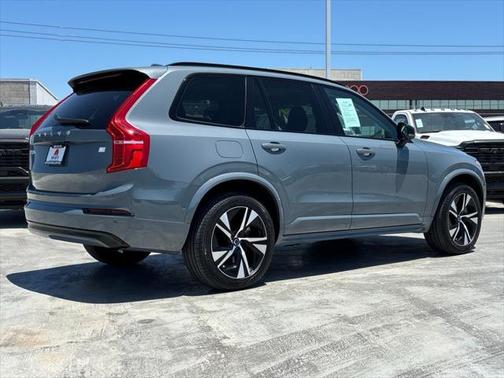2023 Volvo XC90 Recharge Plug-In Hybrid T8 Plus Dark Theme 7-Seater