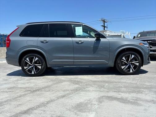 2023 Volvo XC90 Recharge Plug-In Hybrid T8 Plus Dark Theme 7-Seater