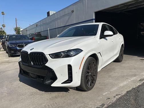 Mineral White Metallic 2024 BMW X6 xDrive40i
