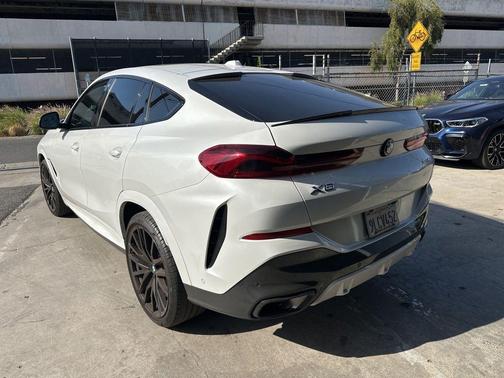 White Metallic 2024 BMW X6 xDrive40i
