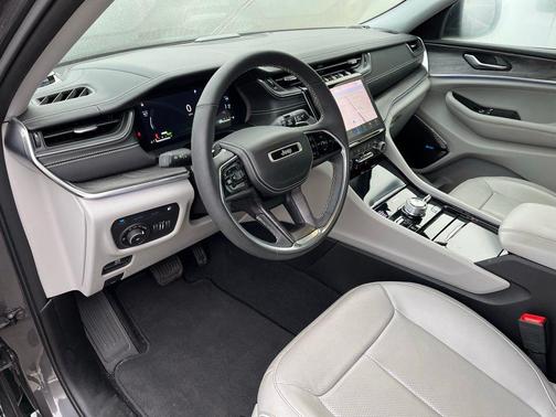 2022 Jeep Grand Cherokee 4xe Overland