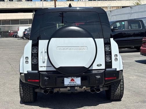 Yulong White Metallic 2023 Land Rover Defender 110 V8