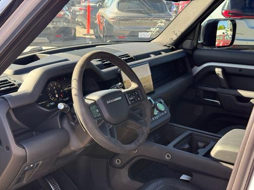 2023 Land Rover Defender 110 V8