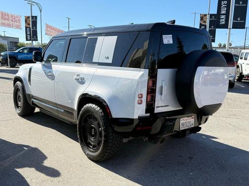 2023 Land Rover Defender 110 V8