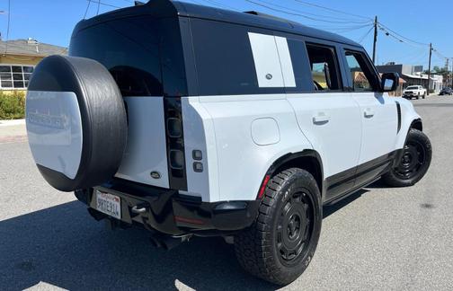 2023 Land Rover Defender 110 V8