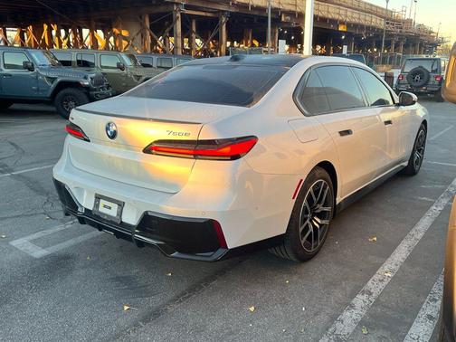 2025 BMW 750e i xDrive