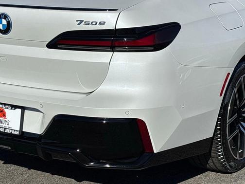 2025 BMW 750e i xDrive