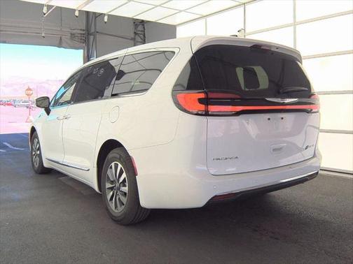 2023 Chrysler Pacifica Hybrid Limited