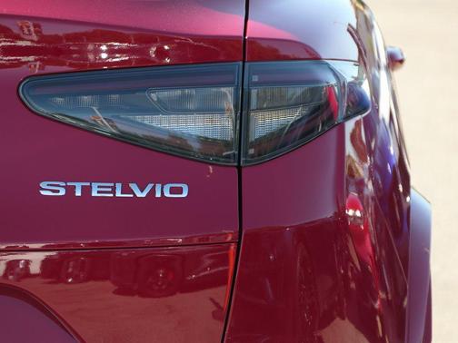 2024 Alfa Romeo Stelvio Quadrifoglio
