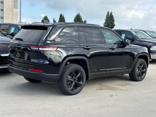 2025 Jeep Grand Cherokee Altitude