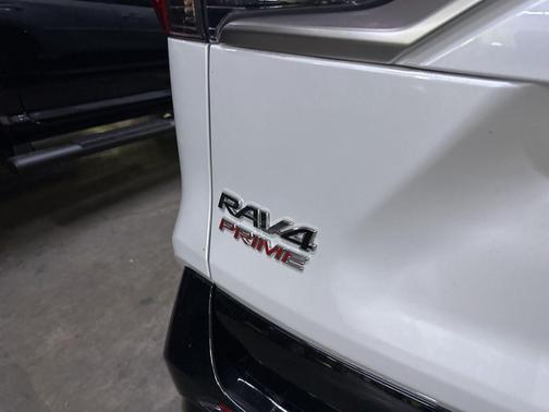 Wind Chill Pearl/Midnight Black Metallic 2024 Toyota RAV4 Prime XSE