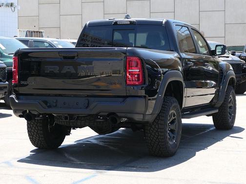 Diamond Black Crystal Pearlcoat 2026 RAM 1500 RHO Crew Cab 4x4 5'7' Box