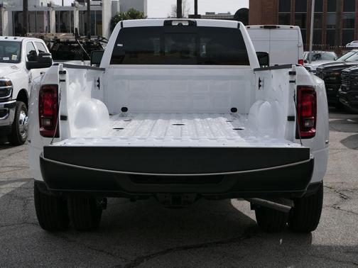 2026 RAM 3500 Tradesman Crew Cab 4x4 8' Box